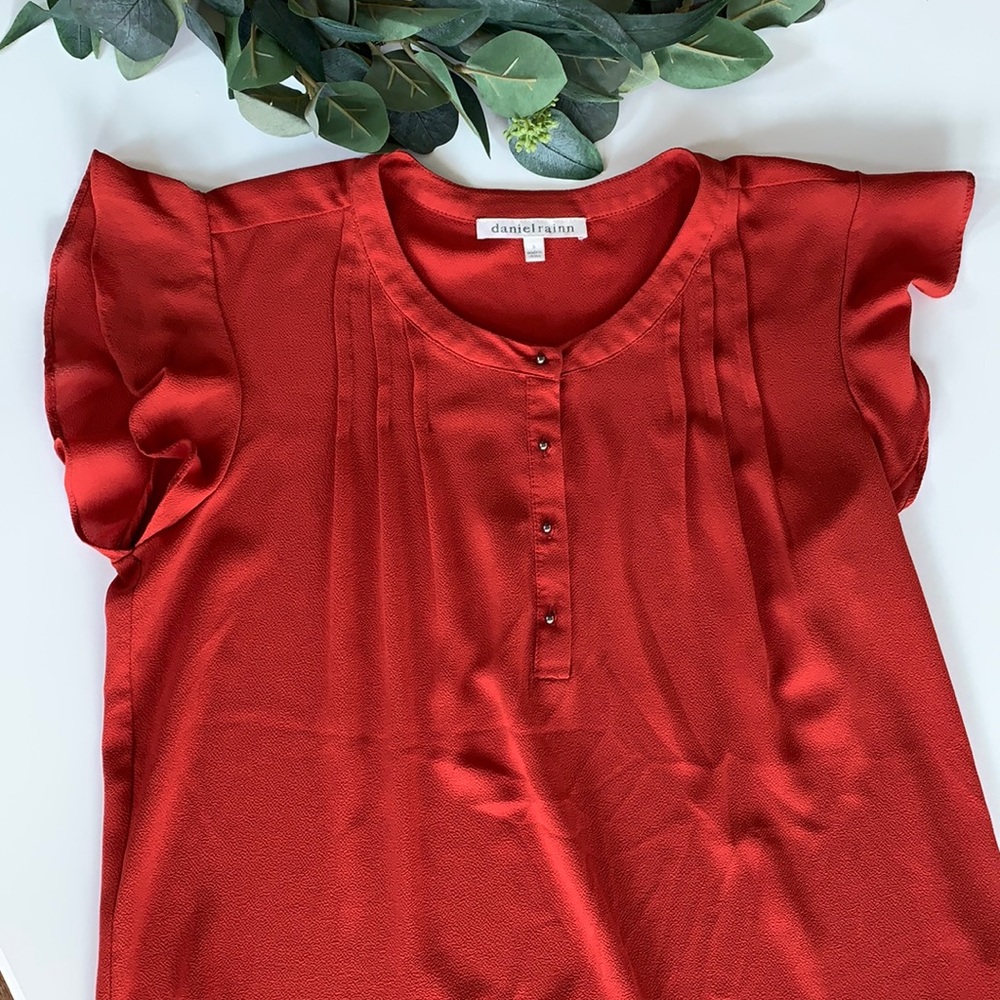 Red loose short sleeve blouse